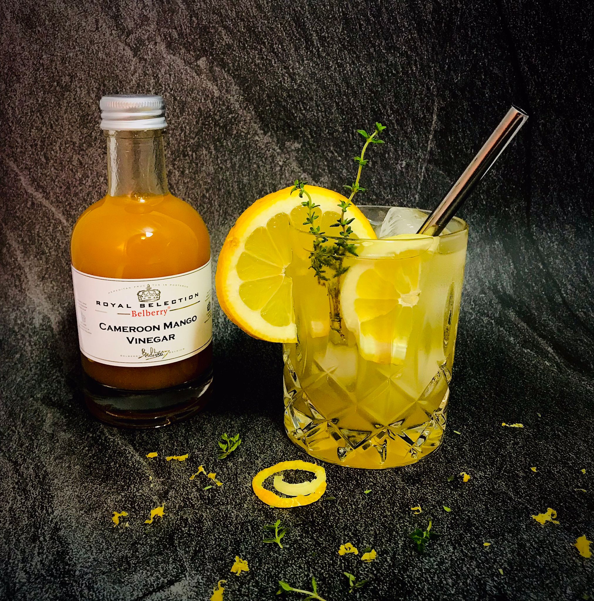Belberry Royal Selection Cameroon Mangoessig Cocktailvariation mit Gin Tonic und Zitrone
