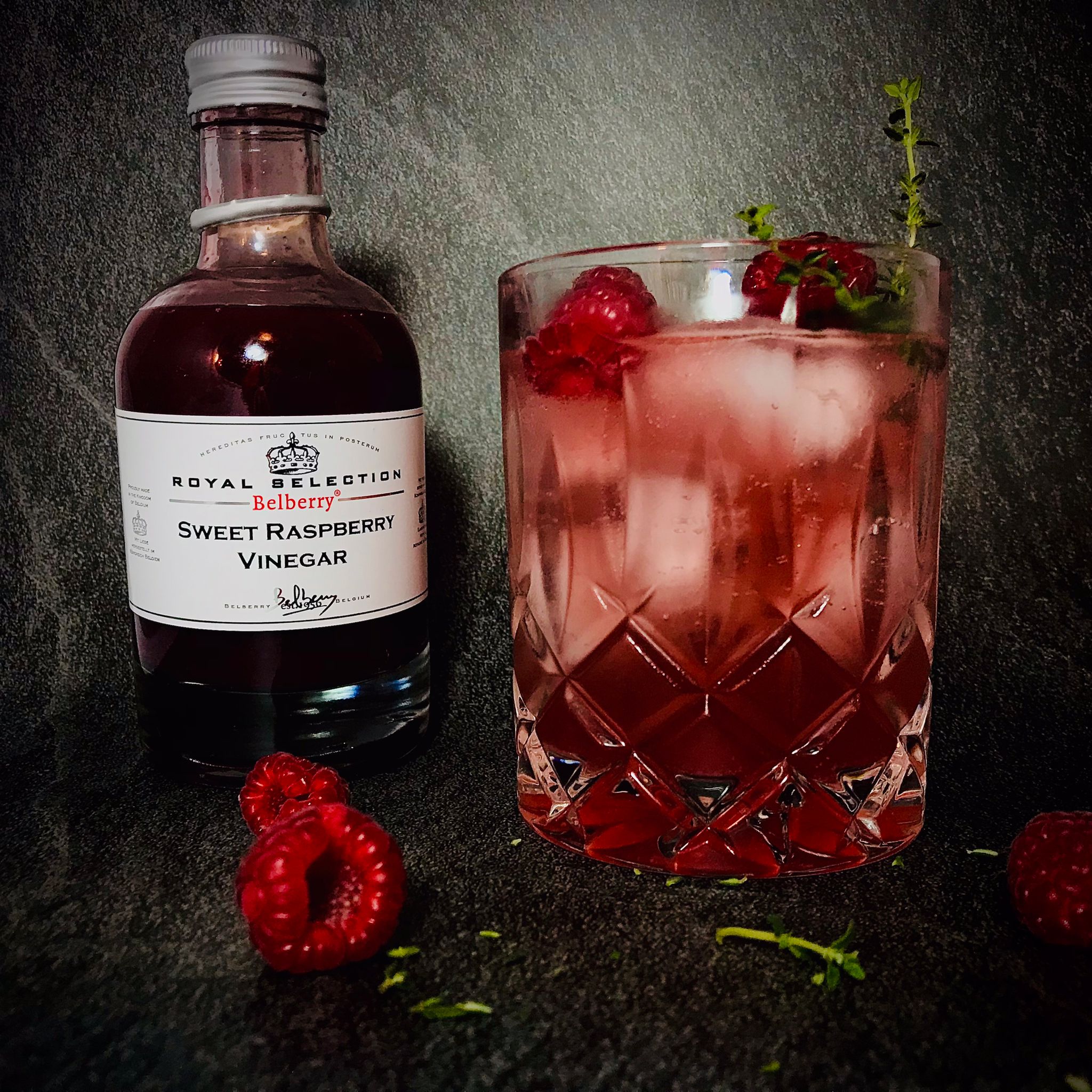 Belberry suesser Himbeeressig Cocktailvariation mit Gin und Tonic