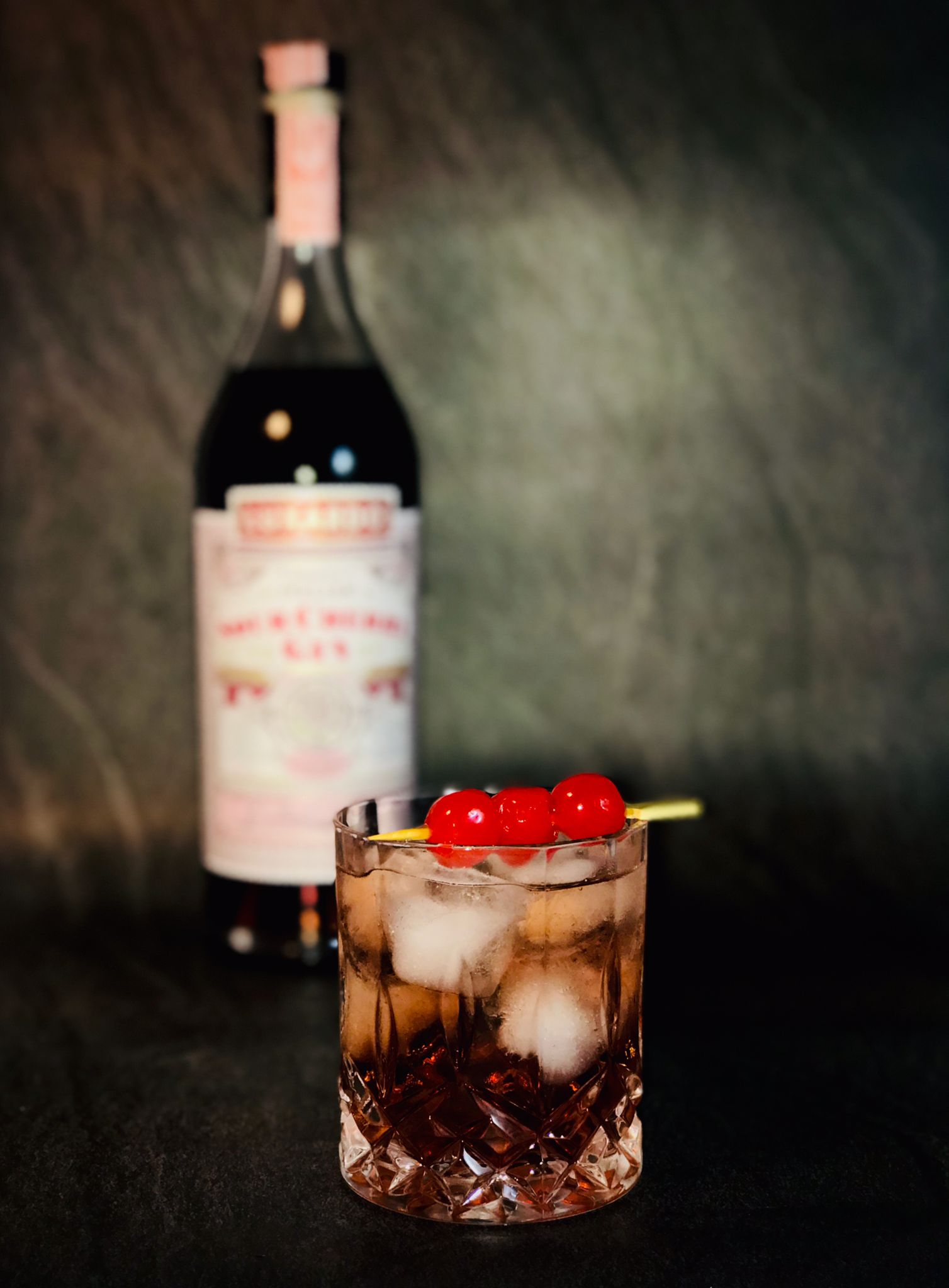 Luxardo Sour Cherry Gin Cochtailrezeptidee mit Tonic und Maraschinokirschen
